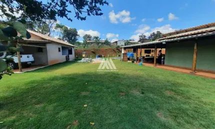 Vendo chácara em Itatiaiuçu de 1610m² com 04 quartos e piscina excelente localização.