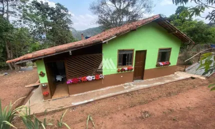 Vendo chácara em itatiaiuçu de 2000m² com 02 quartos excelente localização.