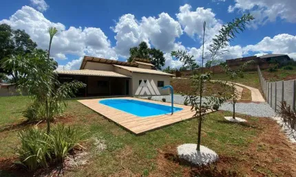 Vendo chácara em itatiaiuçu de 1000m² com 03 quartos e piscina excelente localização.