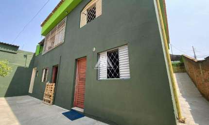 Vendo casa em Itaúna com 03 quartos uma varanda ampla em ótima localização
