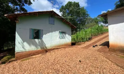 Vendo chácara em Itatiaiuçu de 3000m² com 03 quartos excelente localização.