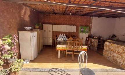 Vendo casa em Itatiaiuçu com 03 quartos excelente localização.
