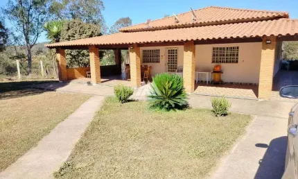Vendo chácara em Itatiaiuçu de 12.000m² com 03 quartos excelente localização.