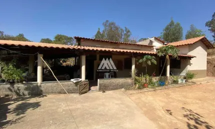 Vendo chácara em itatiaiuçu de 15.000m² com 02 quartos excelente localização.