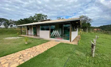 Vendo chácara em itatiaiuçu de 10.000m² com 03 quartos e piscina excelente localização.