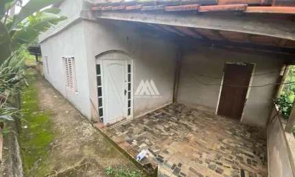 Vendo chácara em Itatiaiuçu de 5000m² com 03 quartos excelente localização.
