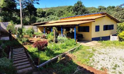 Vendo chácara em Itatiaiuçu de 1700m² com 03 quartos excelente localização.
