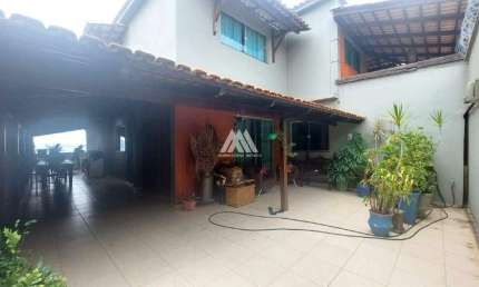 Vendo casa de dois pavimentos em Itaúna em excelente localização!