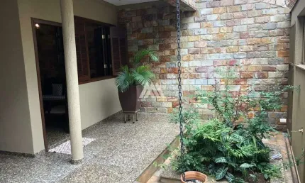 Vendo casa em Itaúna em excelente localização na região central!
