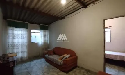 Vendo casa em Itaúna com 150m² e 02 quartos em ótima localização