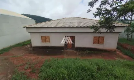 Vendo chácara em itatiaiuçu de 1000m² com 03 quartos excelente localização.