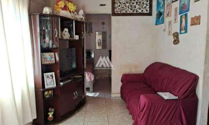 Vendo casa em Carmo do Cajuru com excelente localização!