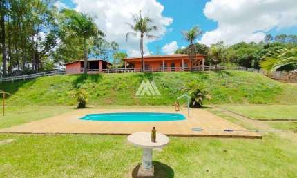 Vendo chácara em Itatiaiuçu de 5000m² com 04 quartos e piscina excelente localização