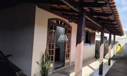 Vendo casa em itatiaiuçu com 04 quartos excelente localização.