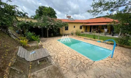 Vendo chácara em itatiaiuçu de 5000m² com 03 quartos e piscina excelente localização
