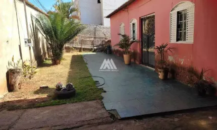 Vendo casa em Itatiaiuçu com 03 quartos e piscina excelente localização