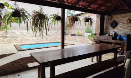 Casa á venda com 03 quartos sendo 01 suíte com ótima localização em São Joaquim de Bicas MG!