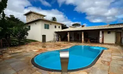 Casa á venda em condomínio, sendo ótima localização em Igarapé MG!