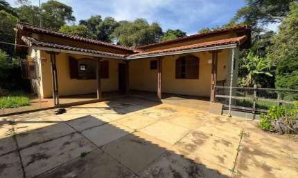 Sítio á venda de 13948m² com lagoa e nascente, sendo 02 casas em Rio Manso MG!