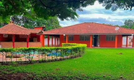 Sítio á venda de 4000m², com 04 quartos e campo de futebol em Igarapé MG!
