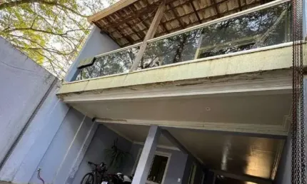 Casa á venda de 03 pavimentos com 03 quartos sendo 01 suíte em Igarapé MG!