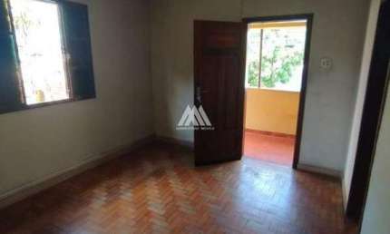 Vendo casa antiga com excelente construção em Itaúna em excelente localização no Santanense!