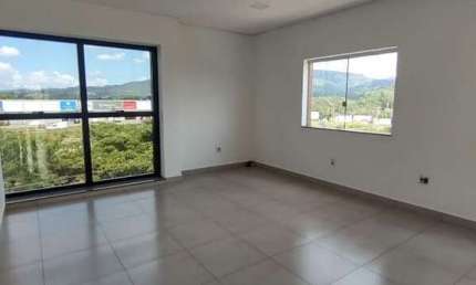 Loja para locação sendo 02 andares no Centro de Igarapé MG!