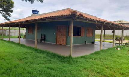 Sítio à venda com 3 quartos sendo 1 suíte, terreno de 1.200m² em Mateus Leme-MG.