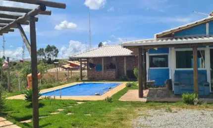 Chácara à venda: 1000m², 03 quartos (1 suíte), piscina, jacuzzi, área gourmet .