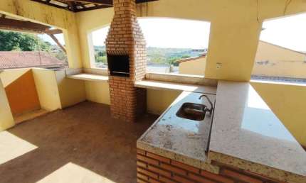 Casa residencial com 04 quartos para locação em Igarapé-MG!