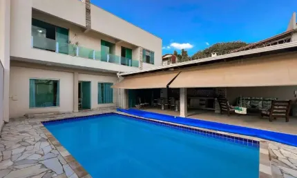 Casa de dois pavimentos com 05 quartos sendo 01 suíte á venda em igarapé-mg!