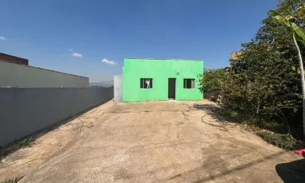 Casa em lote de 300m² á venda em são joaquim de bicas-mg!