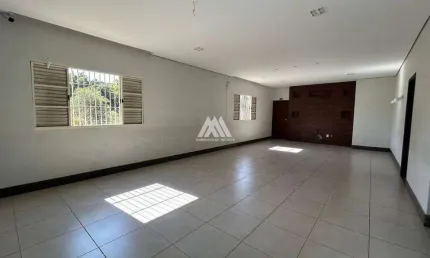 Alugo casa com 3 quartos em itatiaiuçu com excelente localização!