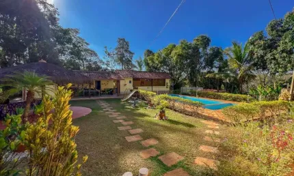 Sítio de 9000m² com lagoa e piscina á venda em igarapé-mg!