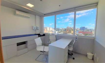 Conjunto comercial composto por 3 salas, 62m2 privativos e duas vagas no Medplex  Santana