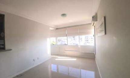 Apartamento 2 dormitórios, sacada, churrasqueira e 2 vagas no bairro Santana