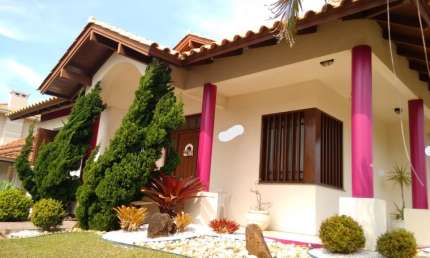 Casa com 5 dormitórios e 3 vagas no  Centro de Tramandaí