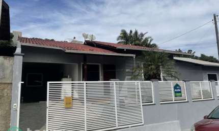 Casa com 3 quartos para alugar no Ribeirão das Pedras, Indaial  por R$ 1.800