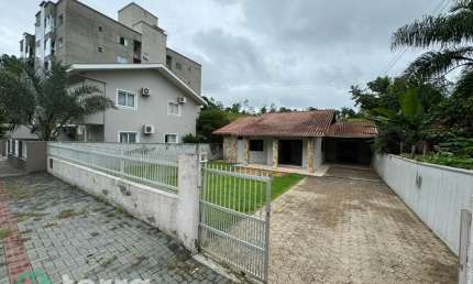Casa com 3 quartos à venda no Estados, Indaial , 223 m2 por R$ 636.000