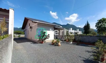 Casa com 3 quartos para alugar no Warnow, Indaial , 84 m2 por R$ 1.800