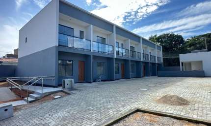 Sobrado com 2 dormitórios à venda, 79 m² por R$ 360.000,00 - Real Parque - São José/SC