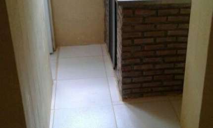 J IMOVEIS  ALUGA  OTIMO AP  1/4  SALA CANDEAL  $1.200.00