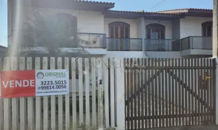 Otimo sobrado a venda com terreno e edicula em Araúcaria.