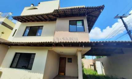Sobrado com 3 quartos  para alugar, 200.00 m2 por R$3200.00  - Xaxim - Curitiba/PR