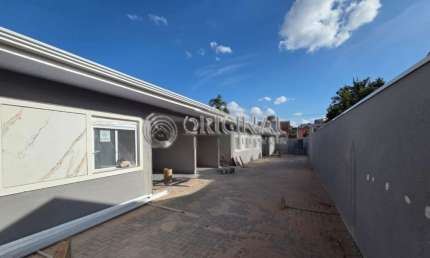 Casa Residencial com 2 quartos  para alugar, 65.00 m2 por R$2600.00  - Guaira - Curitiba/PR