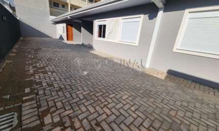 Casa Residencial com 2 quartos  para alugar, 65.00 m2 por R$2600.00  - Guaira - Curitiba/PR