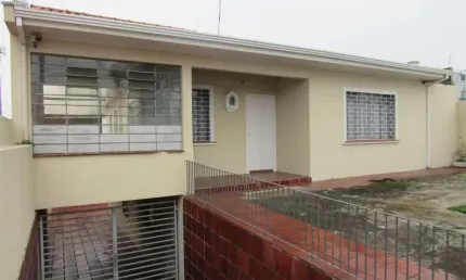 Casa com 3 quartos para alugar na Avenida Vicente Machado, 2972, Batel, Curitiba