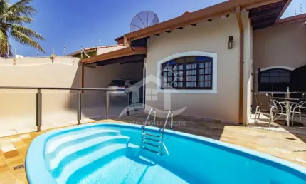 Casa térrea à venda com piscina, 3 quarto(s),  sendo 1 suíte(s)  no bairro sambura, 300 metros da praia, peruíbe-sp