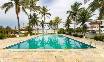Casa Térrea com piscina à venda com piscina, 6 quarto(s),  sendo 3 suíte(s)  no bairro Oasis, 0 metros da praia, Peruíbe-SP