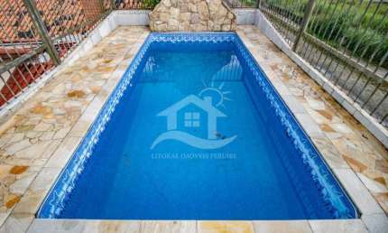 Casa Assobradada à venda com piscina, 3 quarto(s),  sendo 1 suíte(s)  no bairro Belmira Novaes, 90 metros da praia, Peruíbe-SP